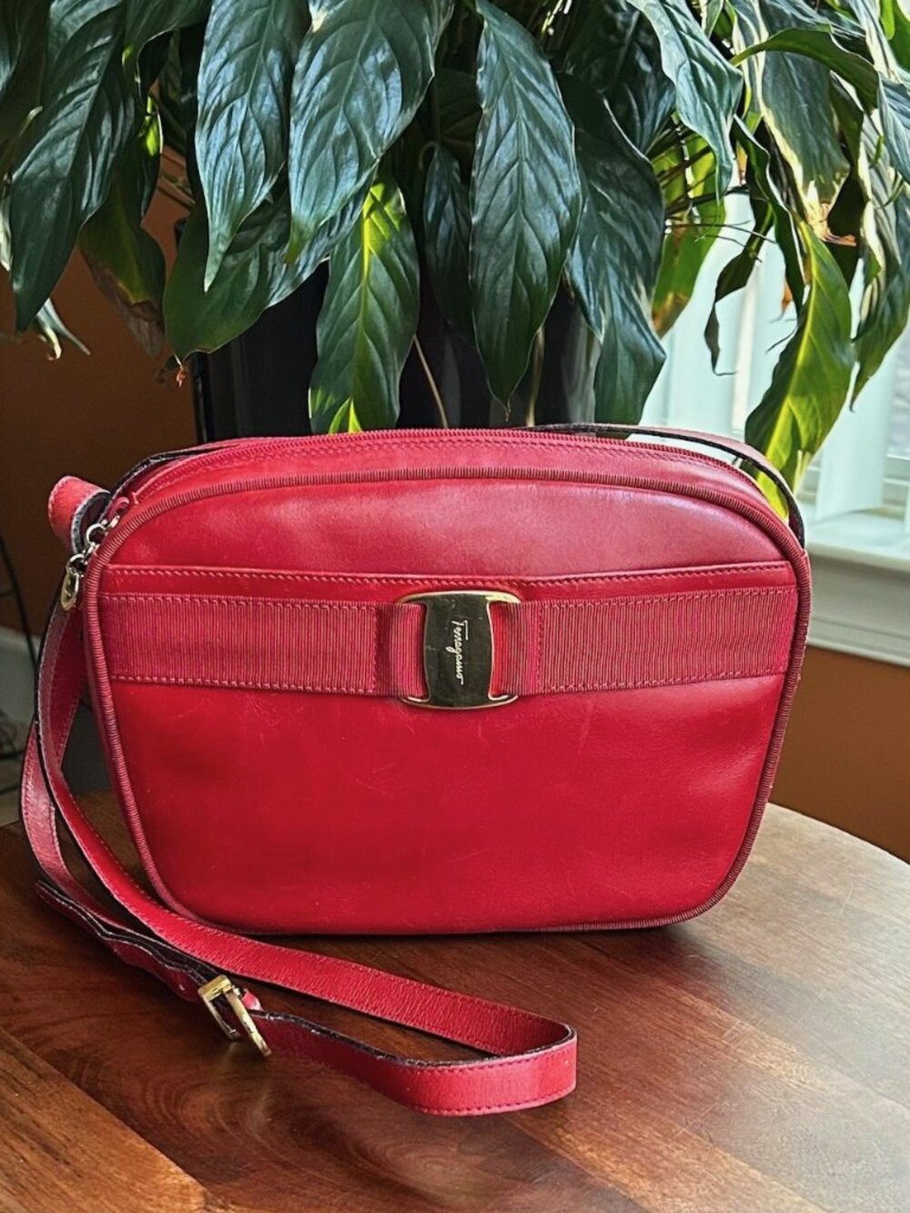 SALVATORE FERRAGAMO Vara Ribbon Leather Shoulder Bag Red